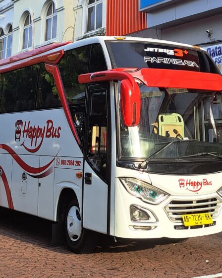 sewa medium bus jakarta
